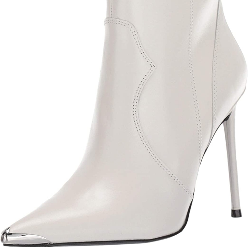 NWOB Winnie Harlow Tina Bootie by Steve Madden
